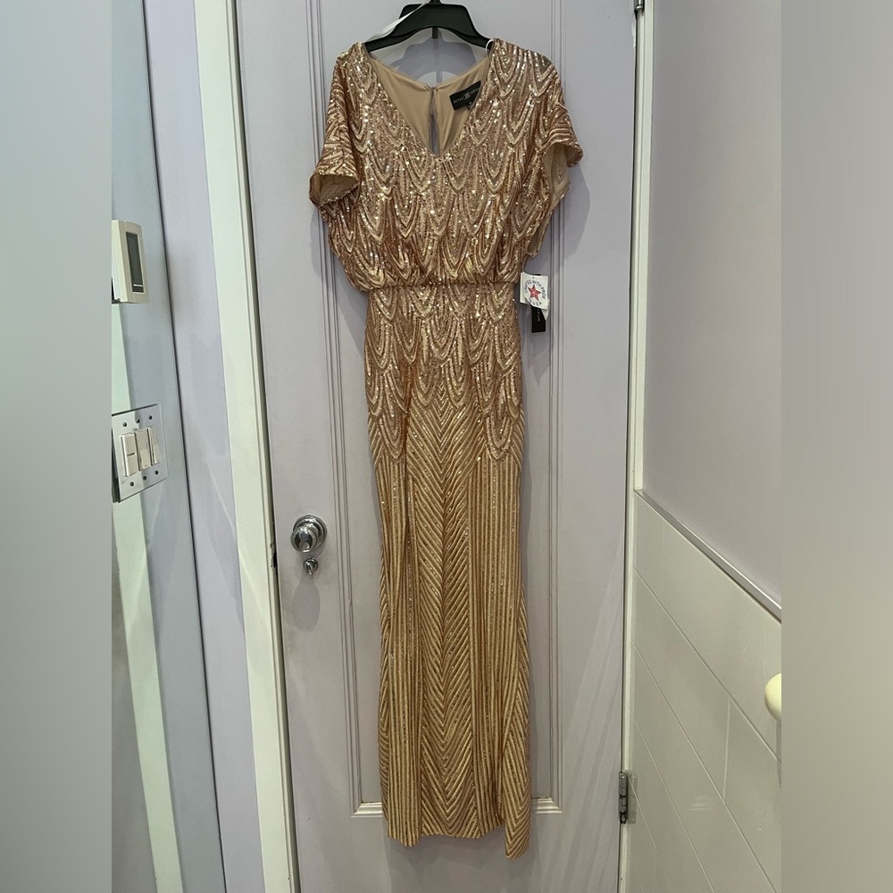 Sequined V-Neck Short Sleeve Gown in Light Pink/ Rose Gold